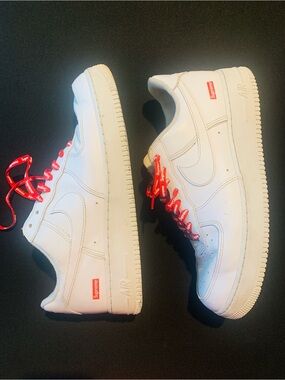 Nike Air Force 1 Supreme White Edition INCLUDES OG BOX/ BONUS CREESE PROTECTORS